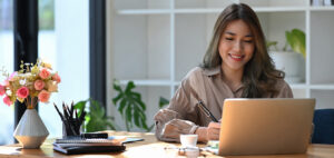 Read more about the article Offshoring vs. Freelancing: Which is Better for Your Business? 